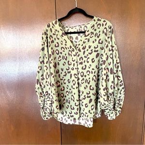Women’s Medium Leopard Top